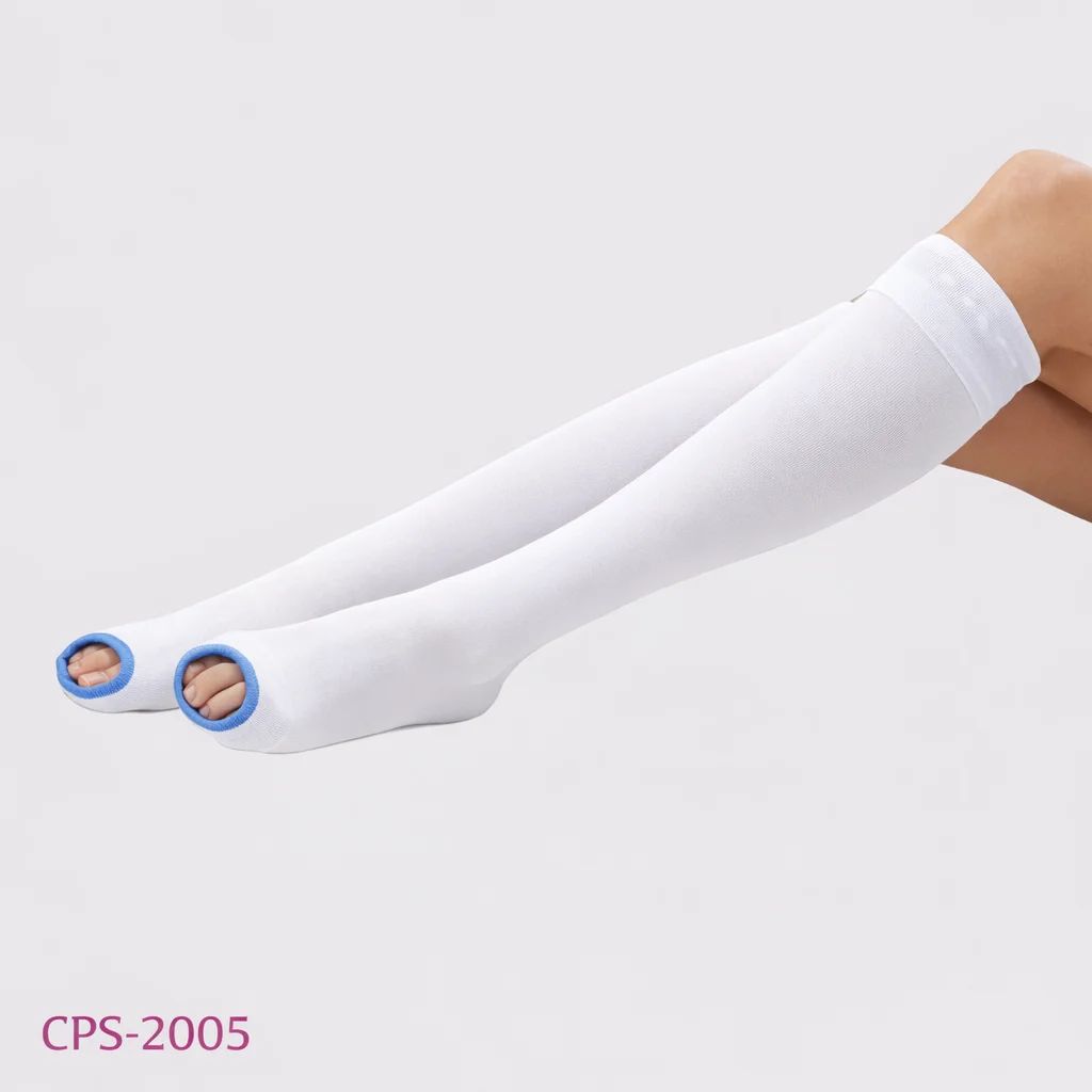 جوارب مضادة للجلطات حتى الركبة، باللون الأبيض - Image 1