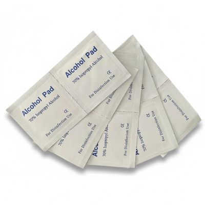 ضمادة كحولية للتطهير، 60 × 30 مم، المادة: قماش غير منسوج، تحتوي على: 70% كحول أيزوبروبيل و2% كلورهيكسيدين، علبة تحتوي على 200 ضمادة